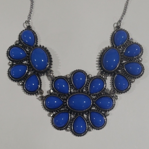 Mudd Silver-Tone Blue Statement Necklace – Bold, Elegant Women’s Fashion Jewelry - Picture 4 of 10